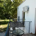 Garden Club Panzio Bed & Breakfast 3*