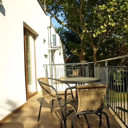 Garden Club Panzio B&B 3*
