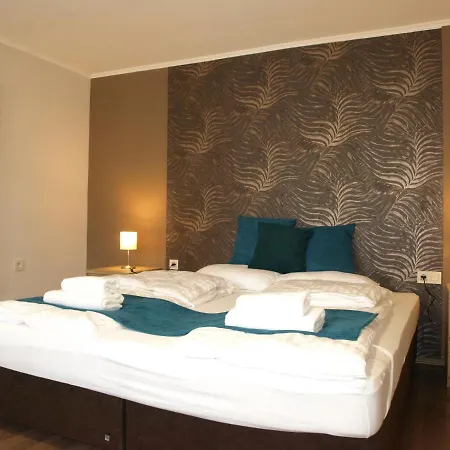Garden Club Panzió Bed and breakfast Balatonmáriafürdő