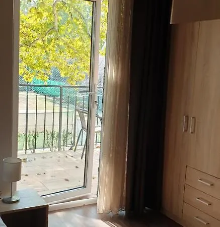 Garden Club Panzió Bed and breakfast 3*