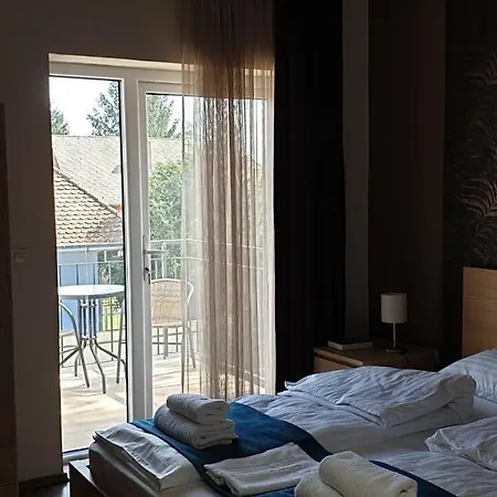 Garden Club Panzio Bed & Breakfast Balatonmariafurdo