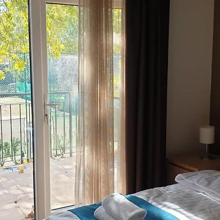 Garden Club Panzio Bed & Breakfast *