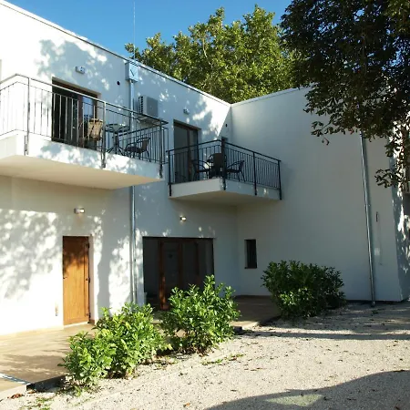 Garden Club Panzio Balatonmáriafürdő
