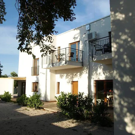 Bed & Breakfast Garden Club Panzio Balatonmáriafürdő
