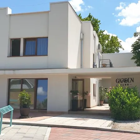 Garden Club Panzio Bed & Breakfast Balatonmariafurdo