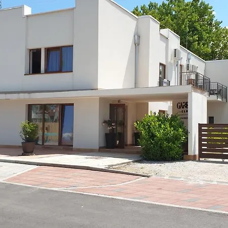 Bed & Breakfast Garden Club Panzio *