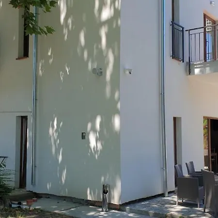 Bed & Breakfast Garden Club Panzio Balatonmariafurdo