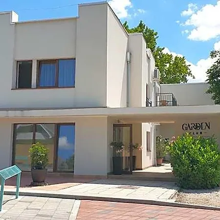 Garden Club Panzio B&B Balatonmáriafürdő