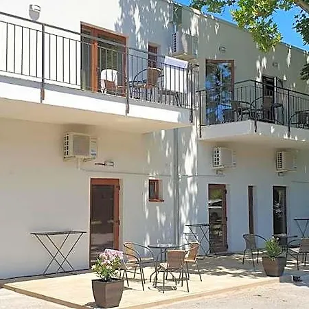 Garden Club Panzio B&B 3*