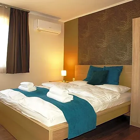 Garden Club Panzio B&B 3*