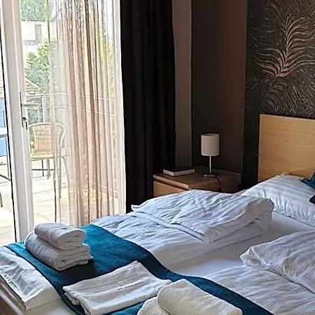 Garden Club Panzió 3* Balatonmáriafürdő