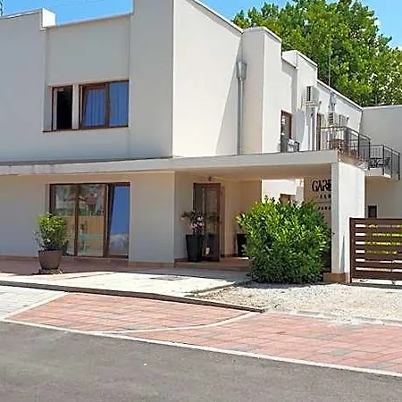 Garden Club Panzio B&B