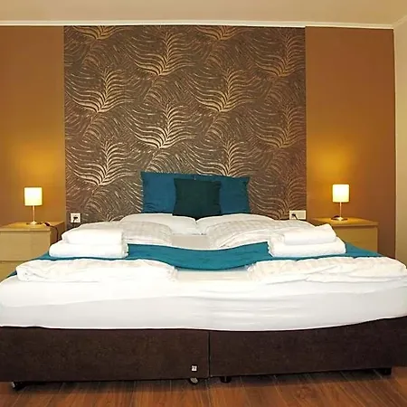 Garden Club Panzio B&B 3*