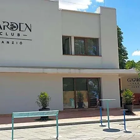 Garden Club Panzio B&B