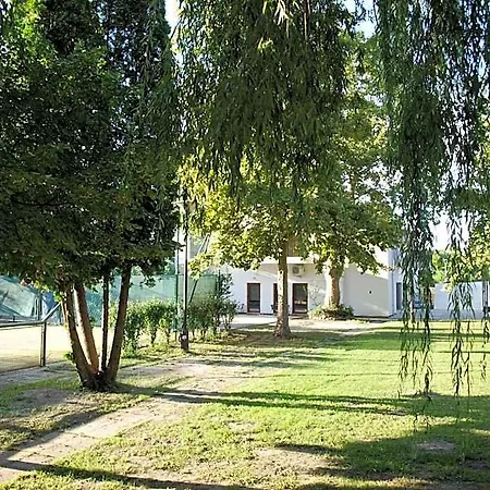 Garden Club Panzio B&B Balatonmáriafürdő
