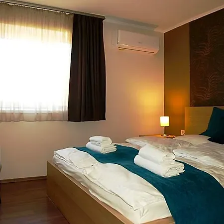 B&B Garden Club Panzio 3*