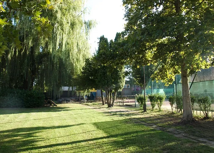 Garden Club Panzio B&B