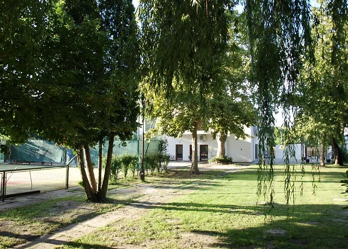 Garden Club Panzio 3* Balatonmáriafürdő