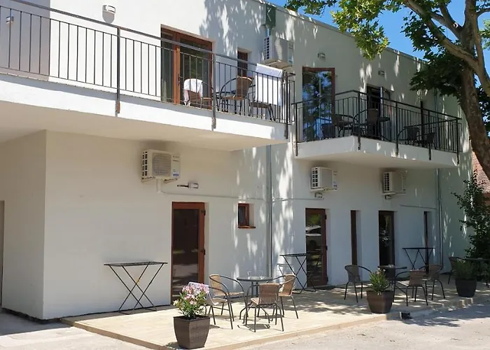 B&B Garden Club Panzio 3*