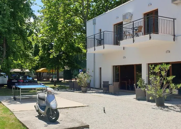 B&B Garden Club Panzio 3*